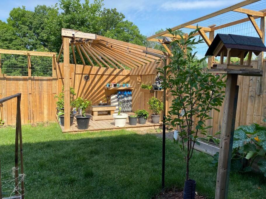 Entire Basement With 3 Bedrooms Καταρράκτες του Νιαγάρα Εξωτερικό φωτογραφία