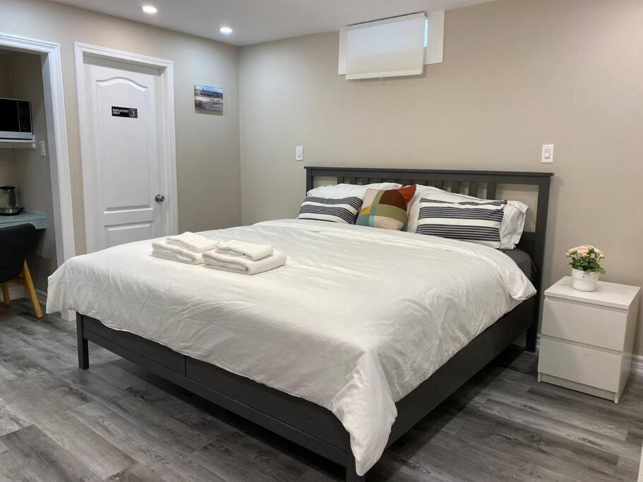 Entire Basement With 3 Bedrooms Καταρράκτες του Νιαγάρα Εξωτερικό φωτογραφία